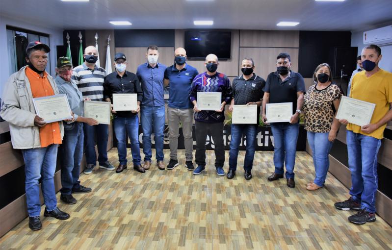 Câmara Municipal entrega Moção de Reconhecimento a coletores de materiais de sólido e reciclável